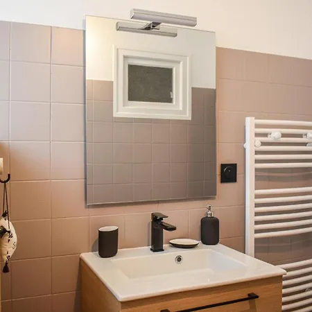 Amazing In Dor Les Pins With Kitchen Holiday home *